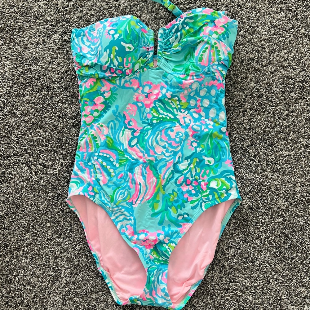 Lilly Pulitzer Dru One Piece - size 8